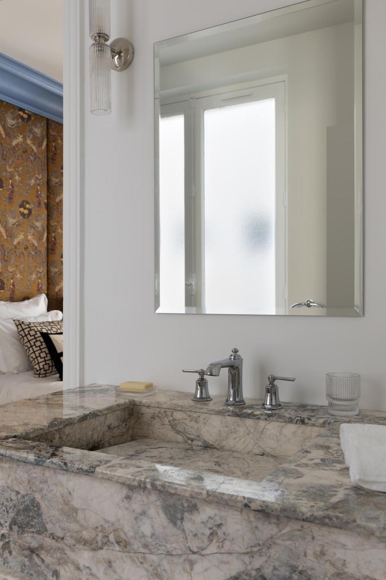 Champs Elysees Montaigne Luxury 2 Bedroom Apartment *